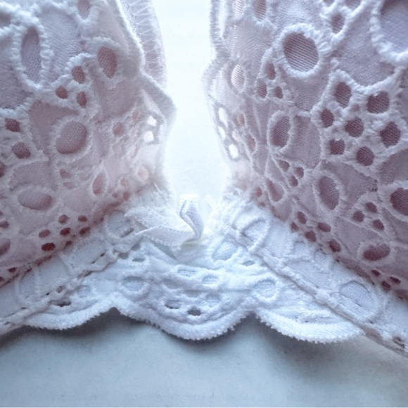 Victorias Secret 2 x Dream Angels Push up Bras in White & Black Lace - Picture 12 of 16